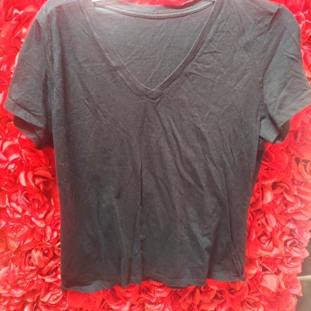 Women's Black V-Neck Tee Size M/L